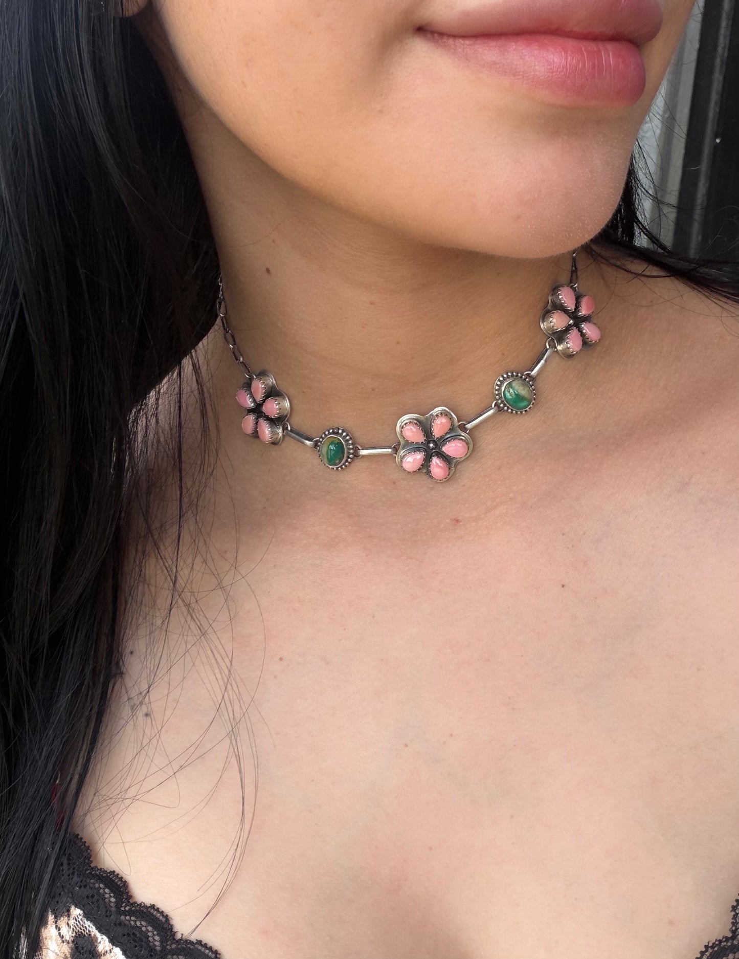 Flower choker