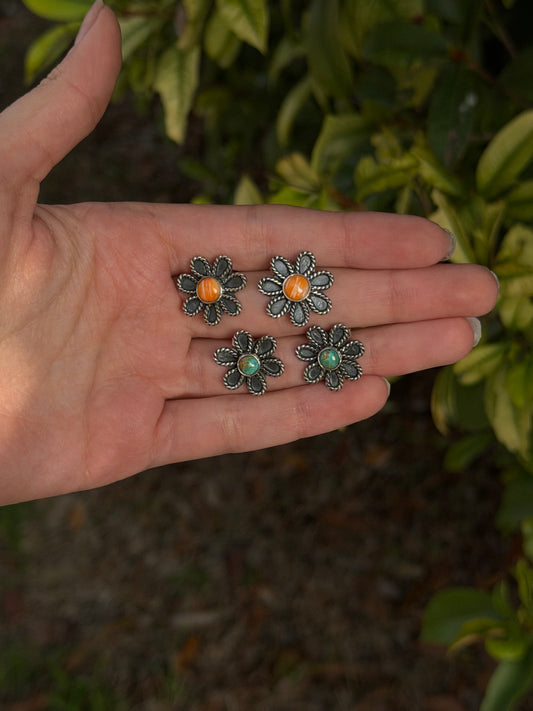 Flower earring studs