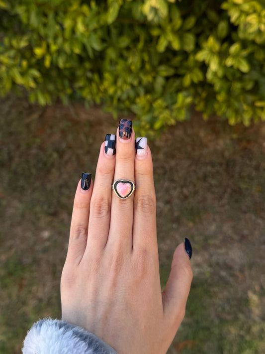 pink conch heart ring (sz 6)