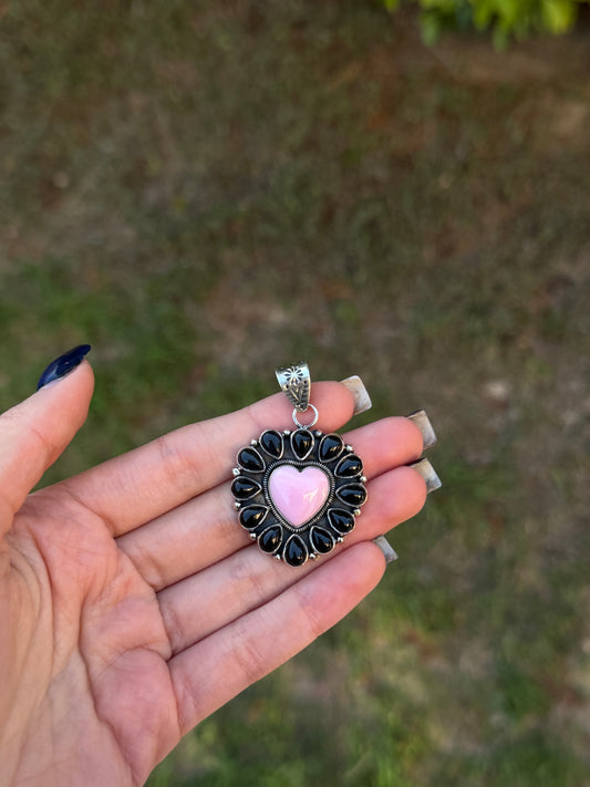 Black onyx & pink conch pendant