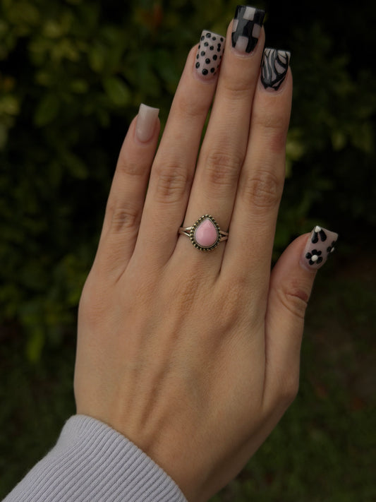 Dainty pink conch ring sz 7